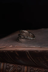 Distinctive Claw Design Fashion Ring