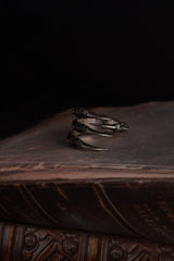 Distinctive Claw Design Fashion Ring