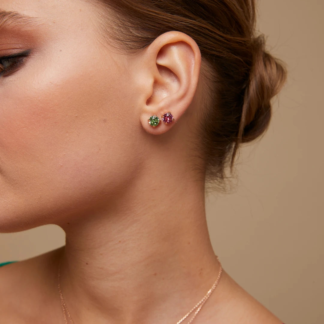 Modern Solitaire Earrings - Effortless Chic with Metal Frame