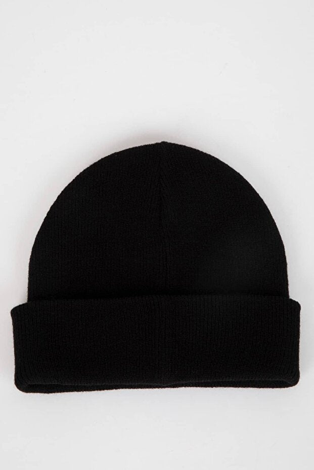 Kids Black Batman Logo Beanie - Stylish & Warm for 5 - Year - Olds - TryAladdin