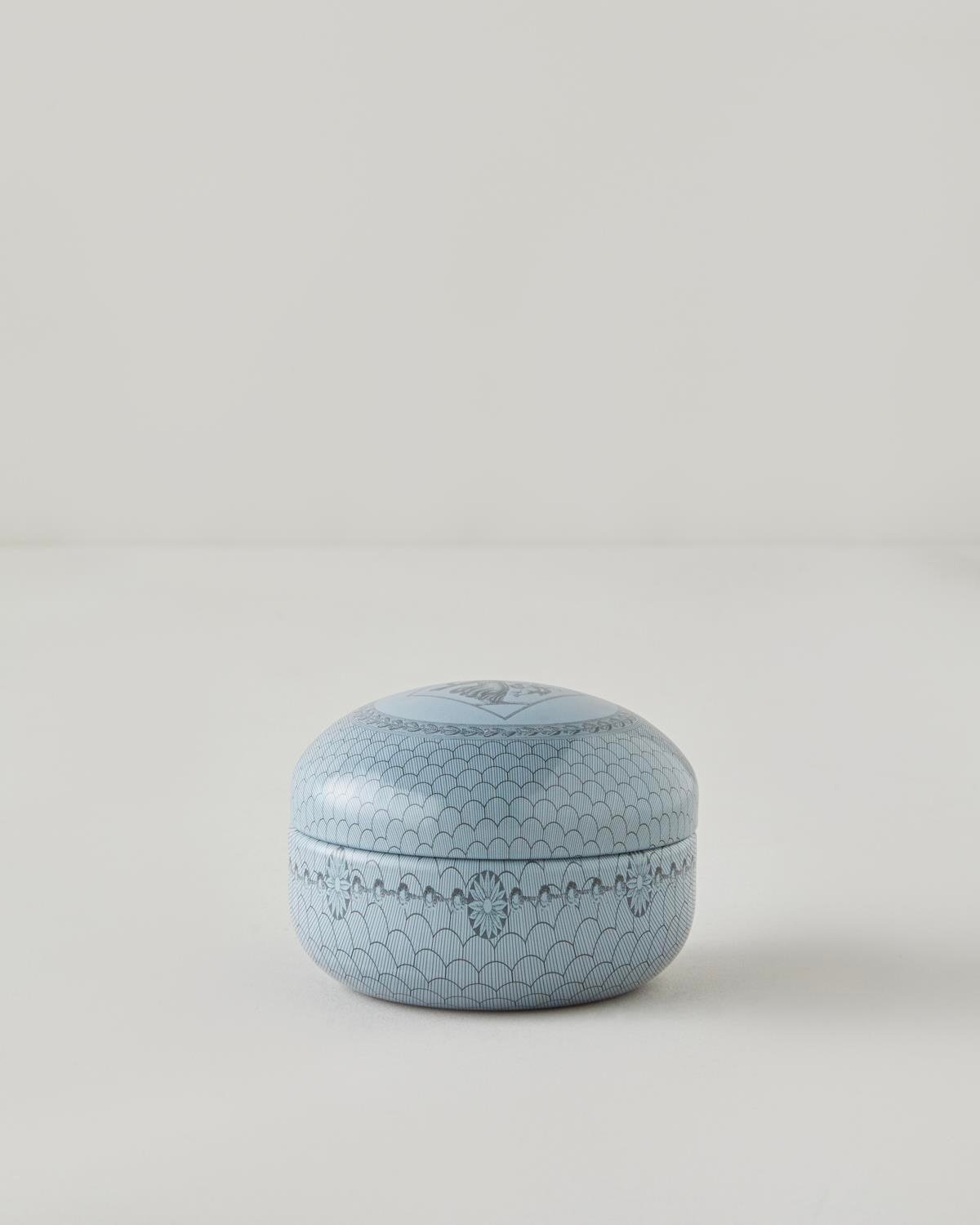 Premium Aromatic White Scented Candle