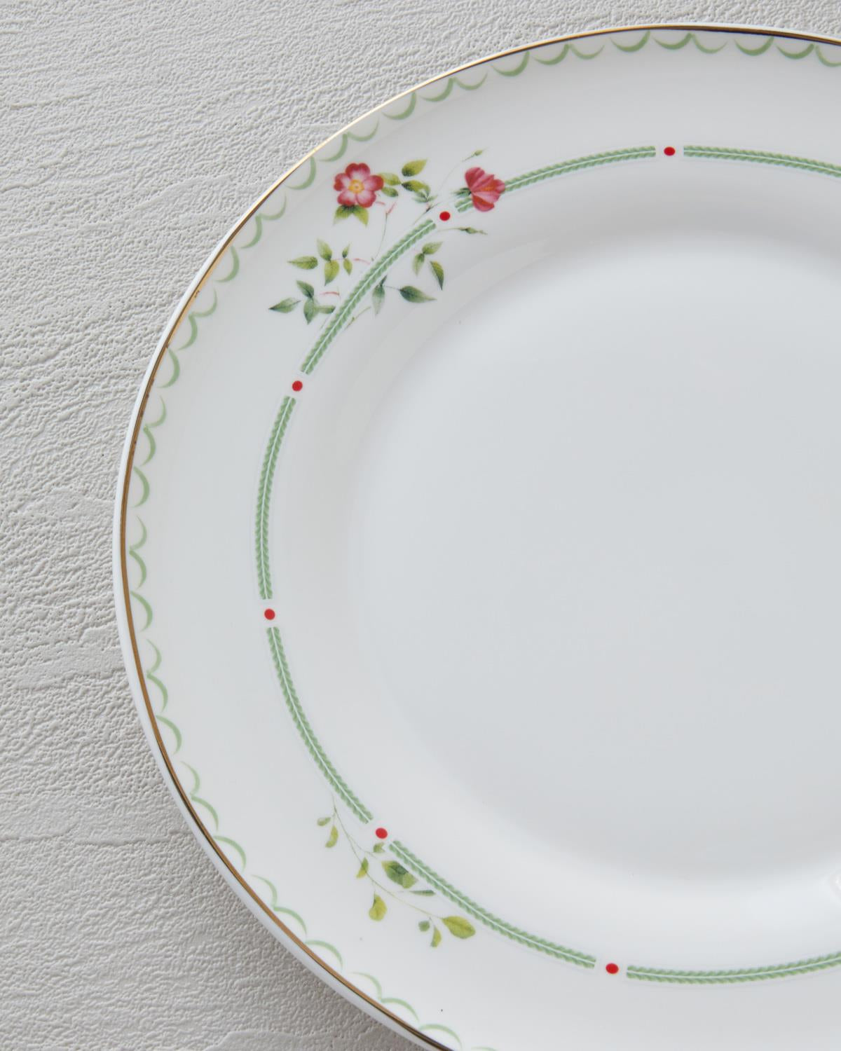 Professional Grade Bone Porcelain Dinnerware Set 24 Piece 6 Person Colorful Design