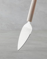 ملعقة لتوزيع الكريم من فولاذ مقاوم للصدأ بجودة احترافية، مقبض بلون عاجي 26.5cm
