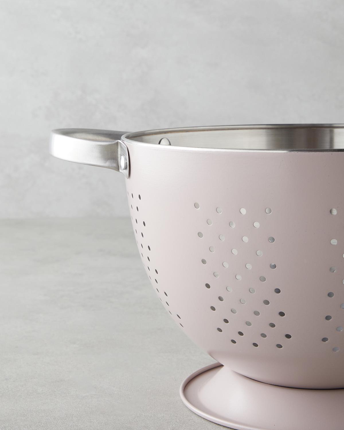 Cedník z nerezové oceli 22cm — pro odborné použití, světle růžový