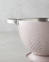 Cedník z nerezové oceli 22cm — pro odborné použití, světle růžový