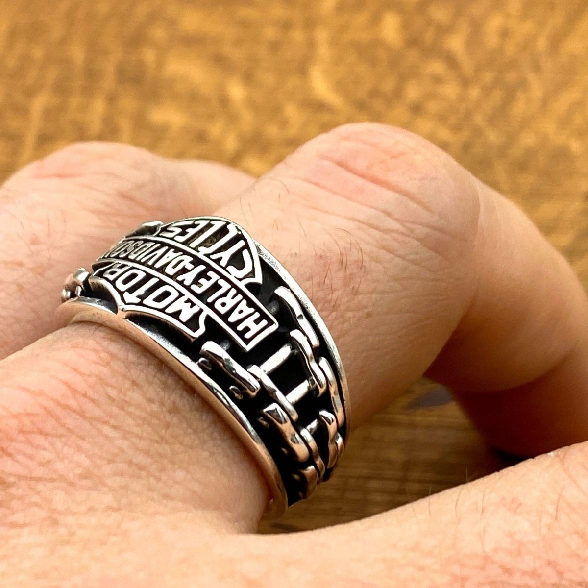 Harley Davidson Men's Vintage Bar & Shield Signet リング Harley-Davidson® Men's Vintage Bar & Shield Striped Ring