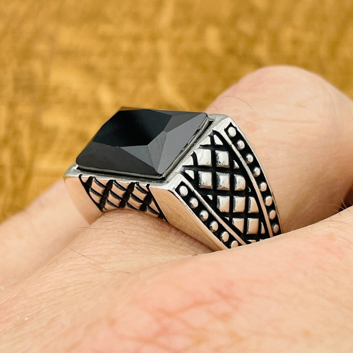 Men's Rectangle Black Onyx Stone Ring - TryAladdin