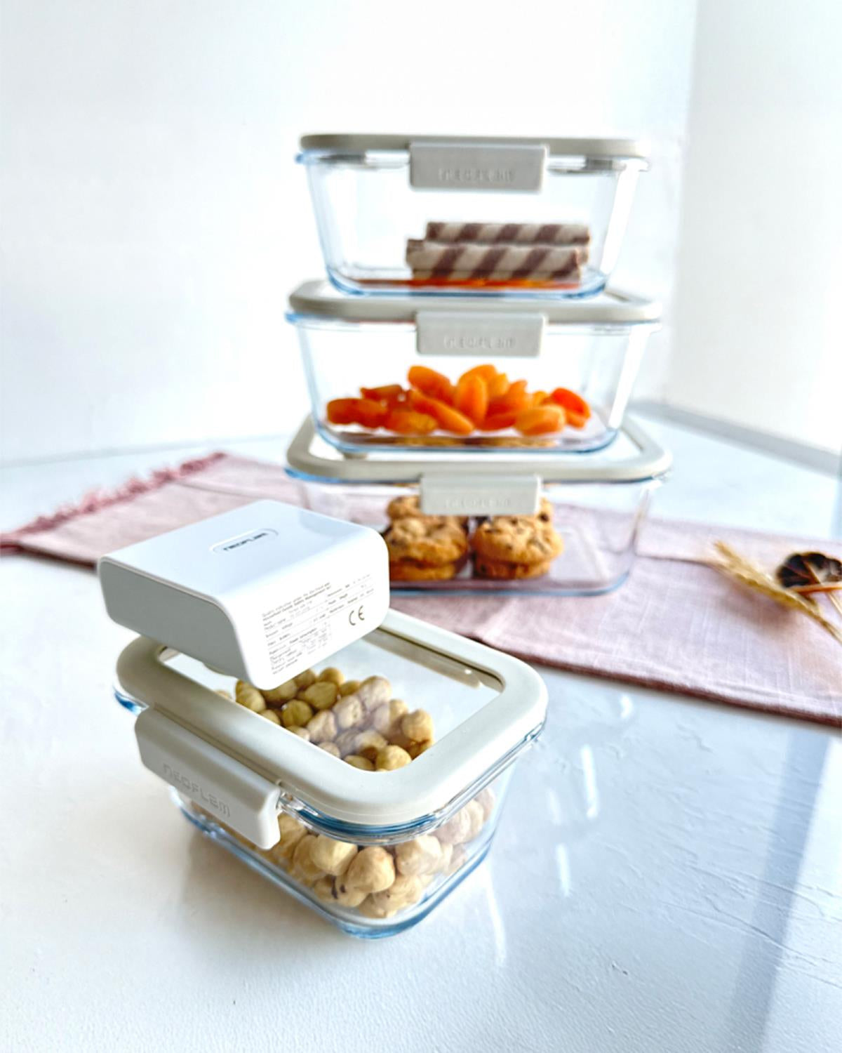 Premium Vacuum Seal Glass Food Storage Container Set   5 Piece Beige