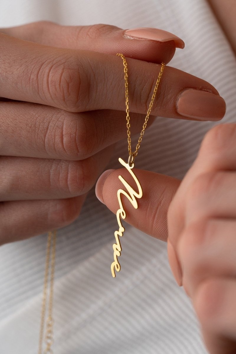 Nereze | Personalized Handwritten Vertical Name Necklace