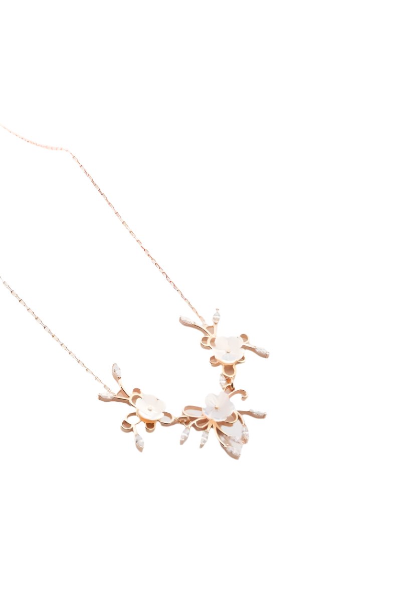 Nereze | Rose 3 - Piece Sprouted Magnolia Flower Necklace