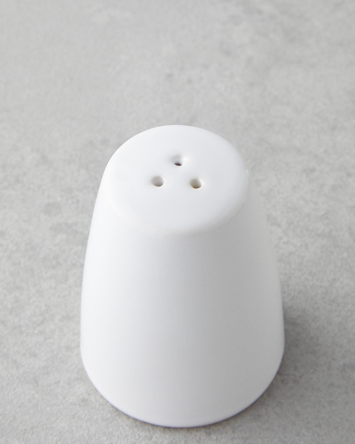 Elegant White Ceramic Salt and Pepper Shaker Set - Professional Kitchenware