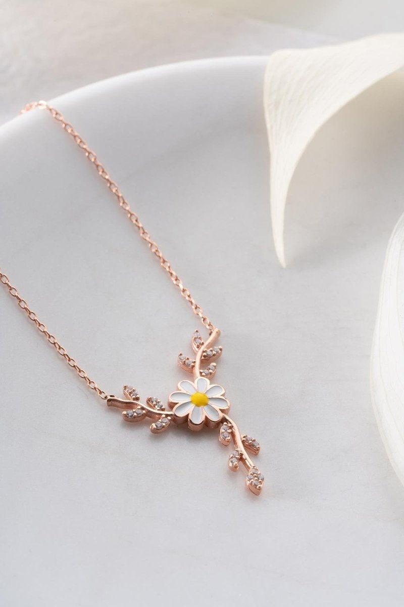 NRZ | 925K Sterling Silver Daisy Necklace With White Enamel on a Branch