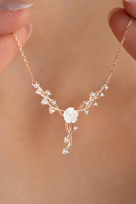 NRZ | 925K Sterling Silver Magnolia Flower Ivy Model Necklace