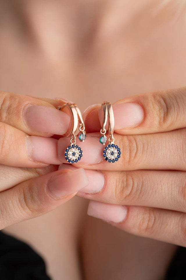 Orecchini da donna in argento sterling 925 placcato oro con ametista, rubino e perla barocca nera. Konya Doğal Taş Evi Orecchini da donna in argento sterling 925 placcato oro con ametista, rubino e perla barocca nera. Konya Doğal Taş Evi
