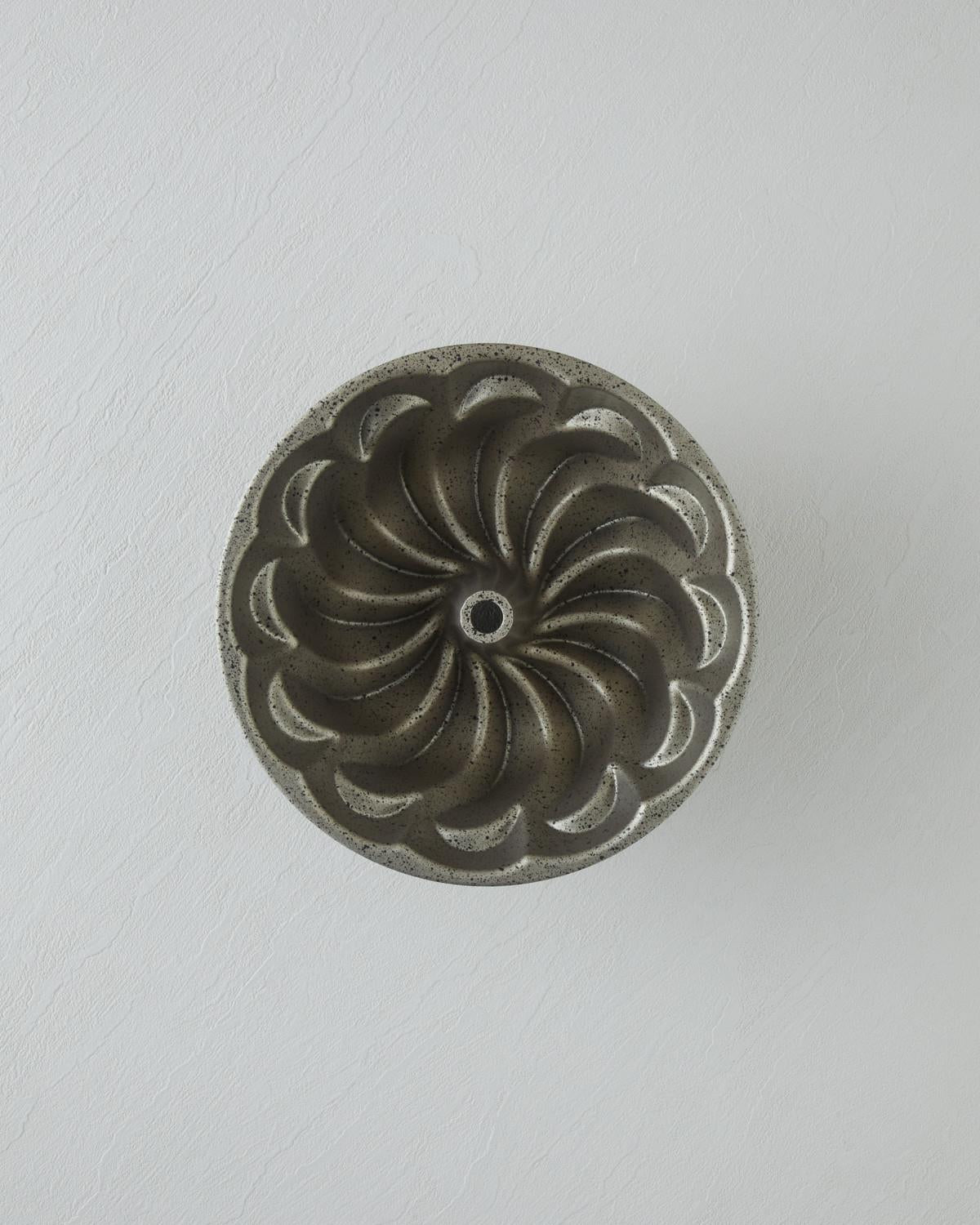 Premium Cast Round Cake Mold   Professional Bakeware   24.5cm Champagne Finish