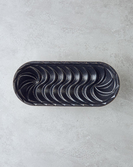 Professional-Grade Cast Aluminum Cake Mold - Gold Finish