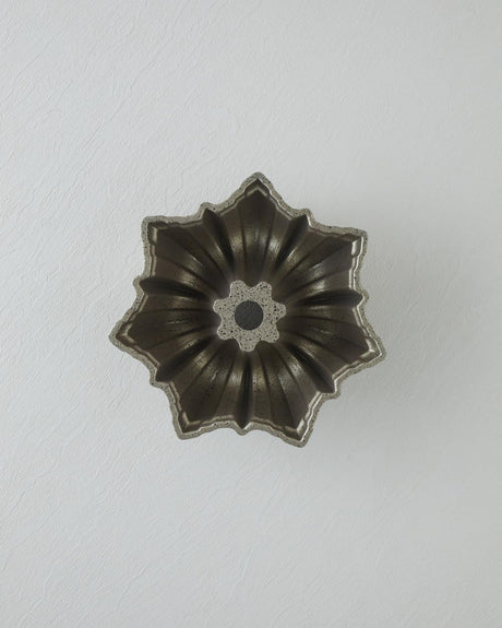 Premium Cast-Aluminum Round Cake Mold - 24.5 cm - Champagne Finish