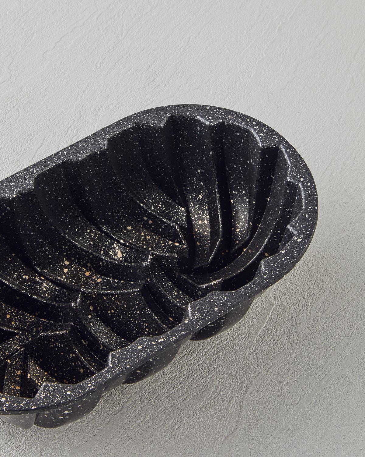Premium Cast Aluminum Helix Loaf Cake Pan 26cm Black