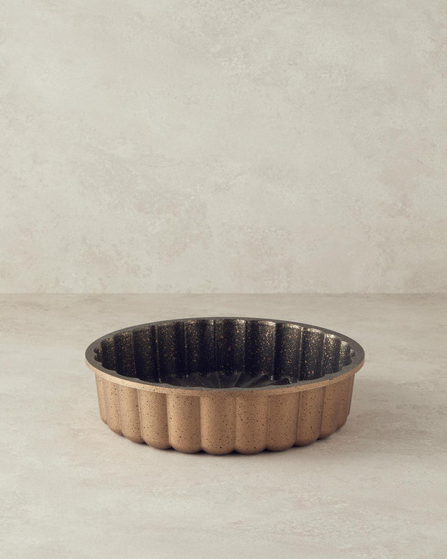 Professional-Cast-Aluminum-Bundt-Cake-Pan-Gold-Finish-25cm