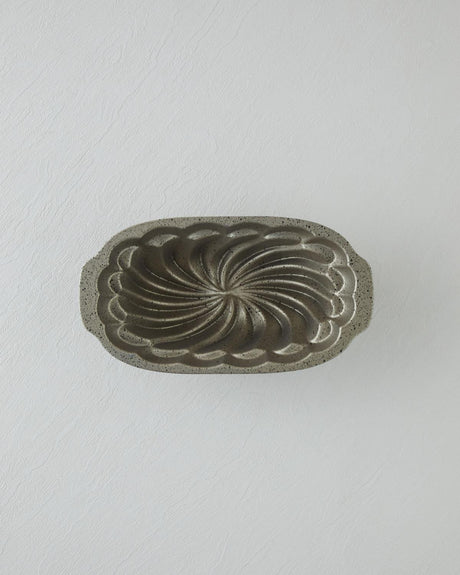 Professional-Grade-Cast-Loaf-Cake-Mold-Champagne-Finish