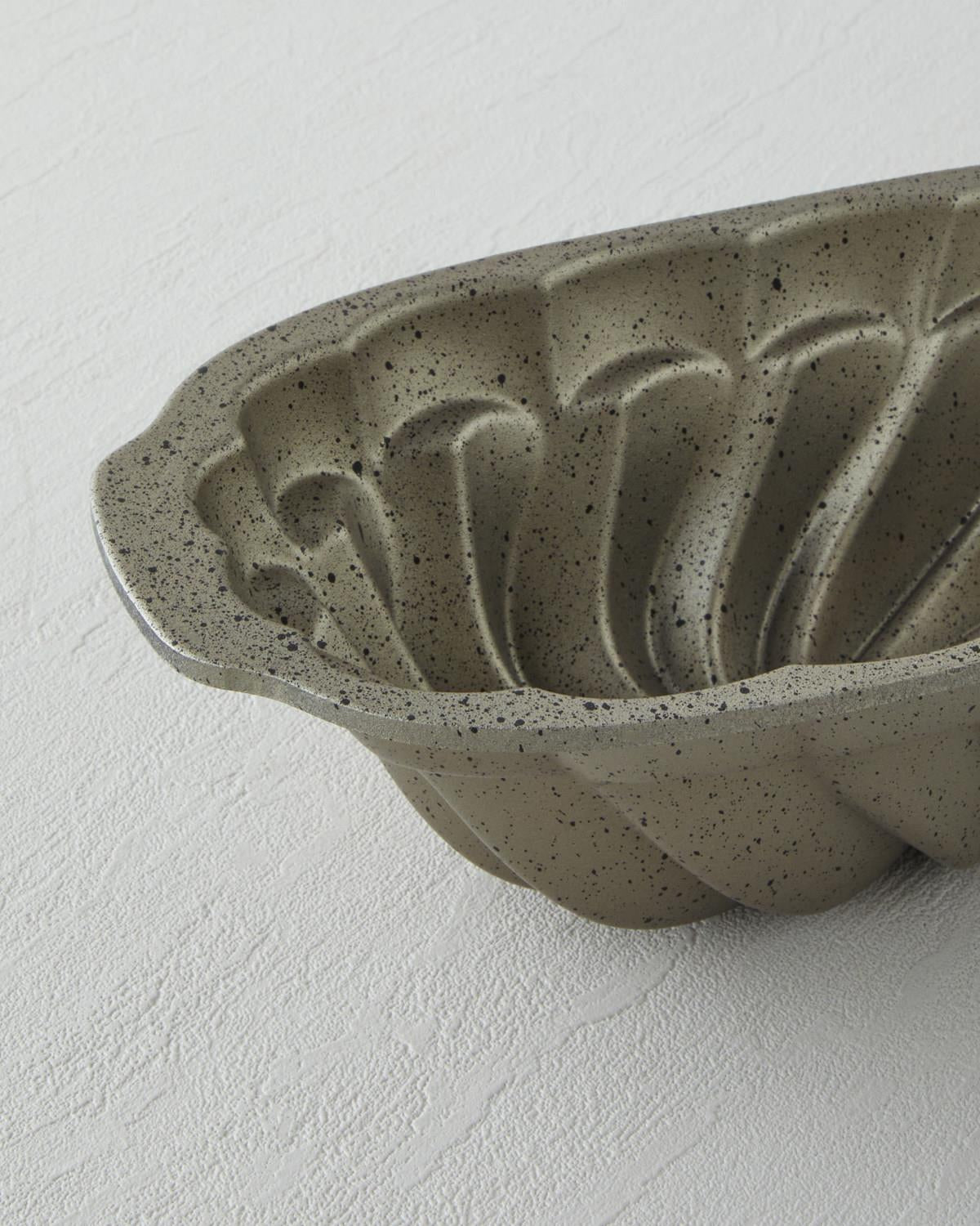 Professional-Grade-Cast-Loaf-Cake-Mold-Champagne-Finish