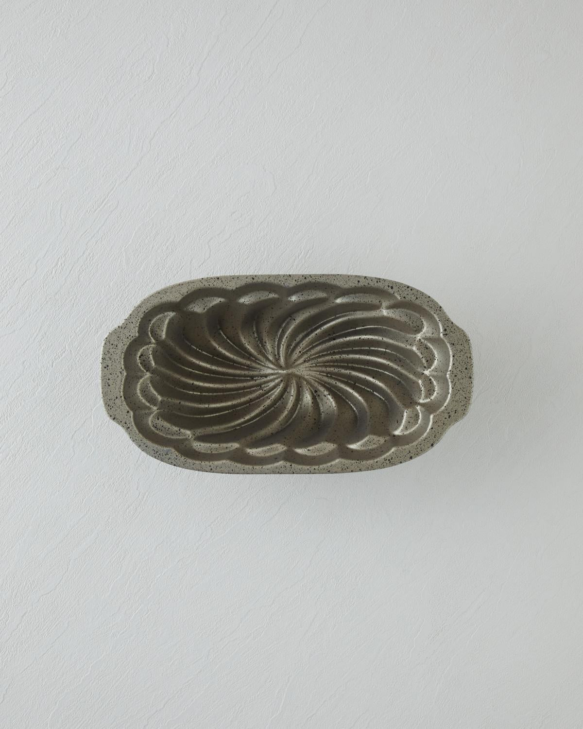 Professional-Grade-Cast-Loaf-Cake-Mold-Champagne-Finish