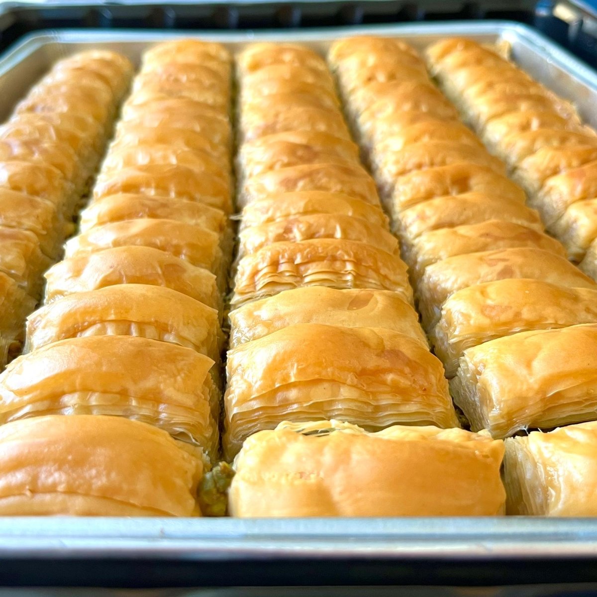 Payna Packed Turkish Pistachio Baklava Tray (75 Slices) with 1 Year Shelf Life - 2.5kg - TryAladdin