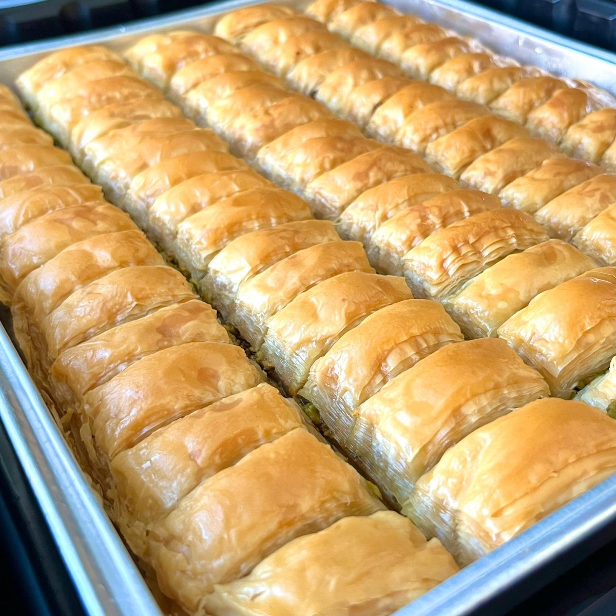 Payna Packed Turkish Pistachio Baklava Tray (75 Slices) with 1 Year Shelf Life - 2.5kg - TryAladdin