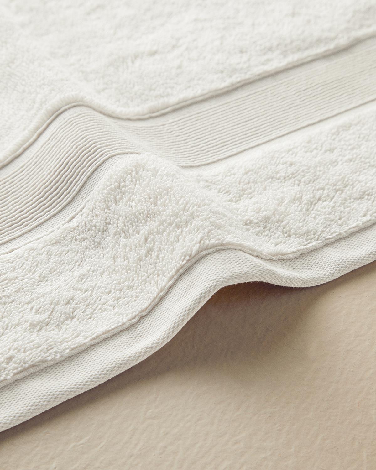 Professional Grade Soft Cotton Face Towel   Ecru