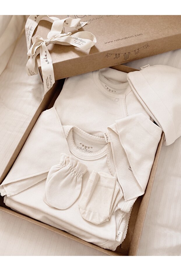Premium GOTS Organic Newborn Girl Baby Essentials Set - TryAladdin