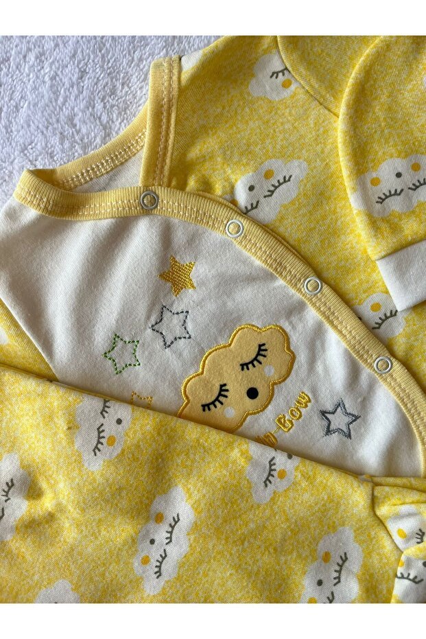 Premium Newborn Baby Hat & 3 - Piece Outfit Set - 0 - 3 Months Wholesale - TryAladdin