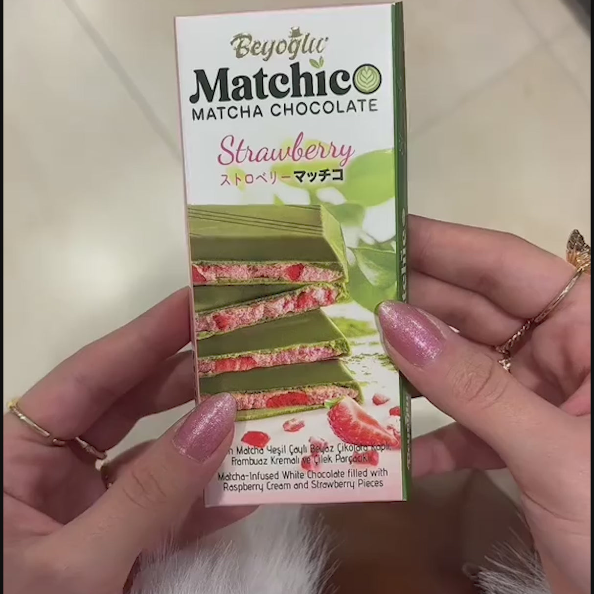 Chocolat blanc premium infusé au matcha Beyoglu Matchico avec crème de fraise et framboise - 3.36 oz (95g)