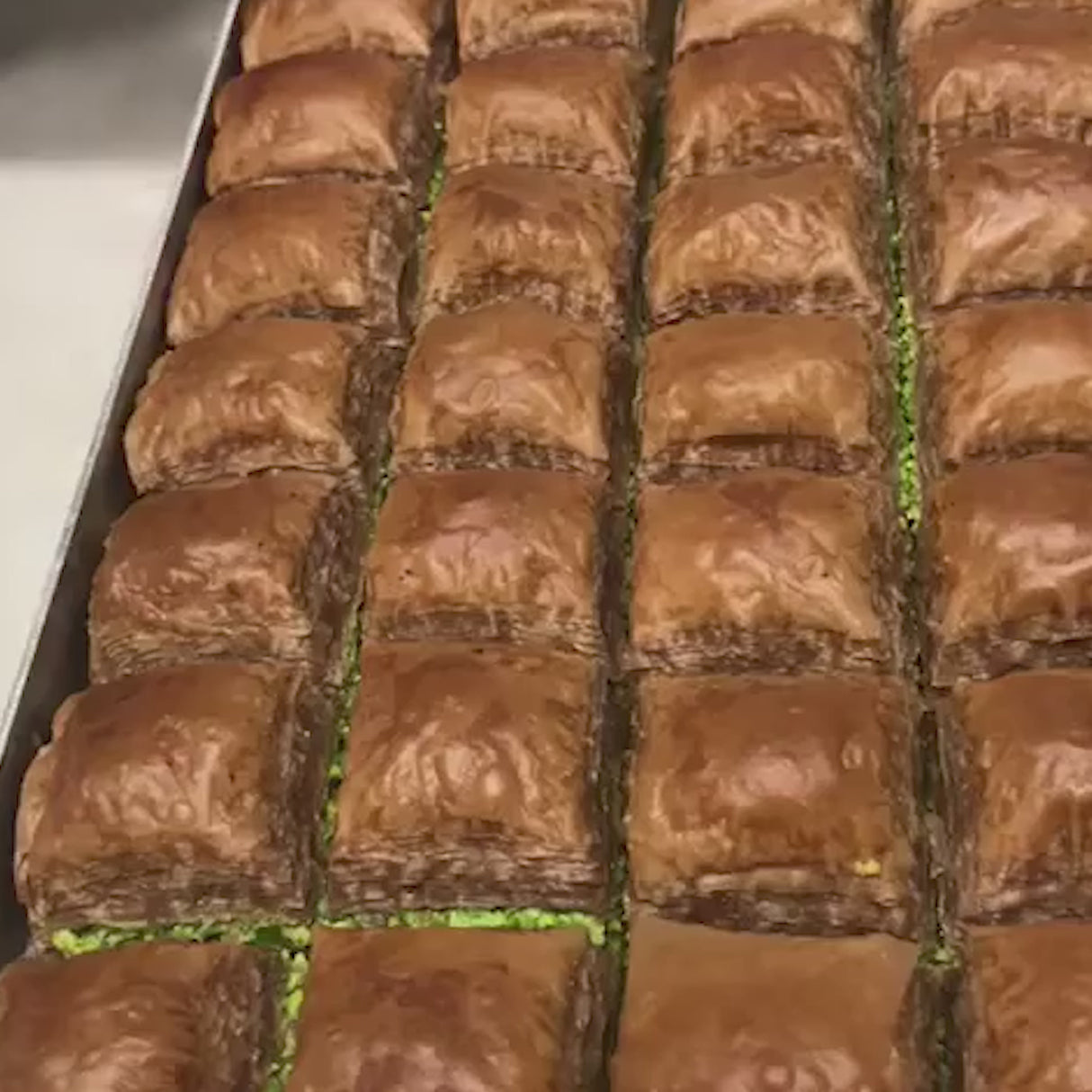 Asi | Pistazien-Schokoladen-Baklava in Geschenk-Metallbox