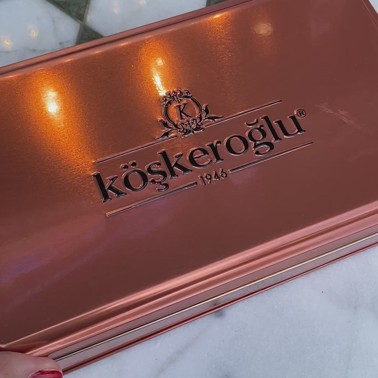 Koskeroglu  | Antep Pistacie Sarma Baklava Ruller med Gave Metalæske