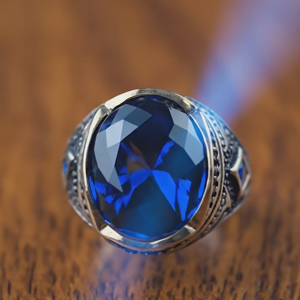 Handgefertigter Herrenring im osmanischen Stil aus 925er Sterlingsilber mit lebhaftem blauem Zirkon-Edelstein