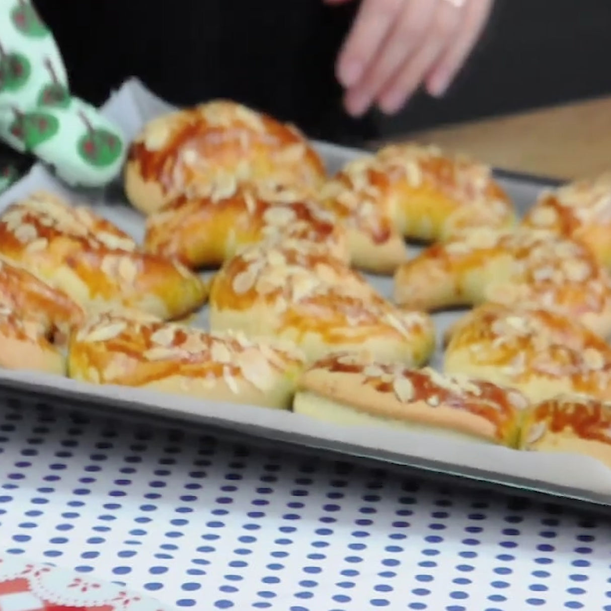 Cresent Pastry with Hazulnut - Ay Coregi