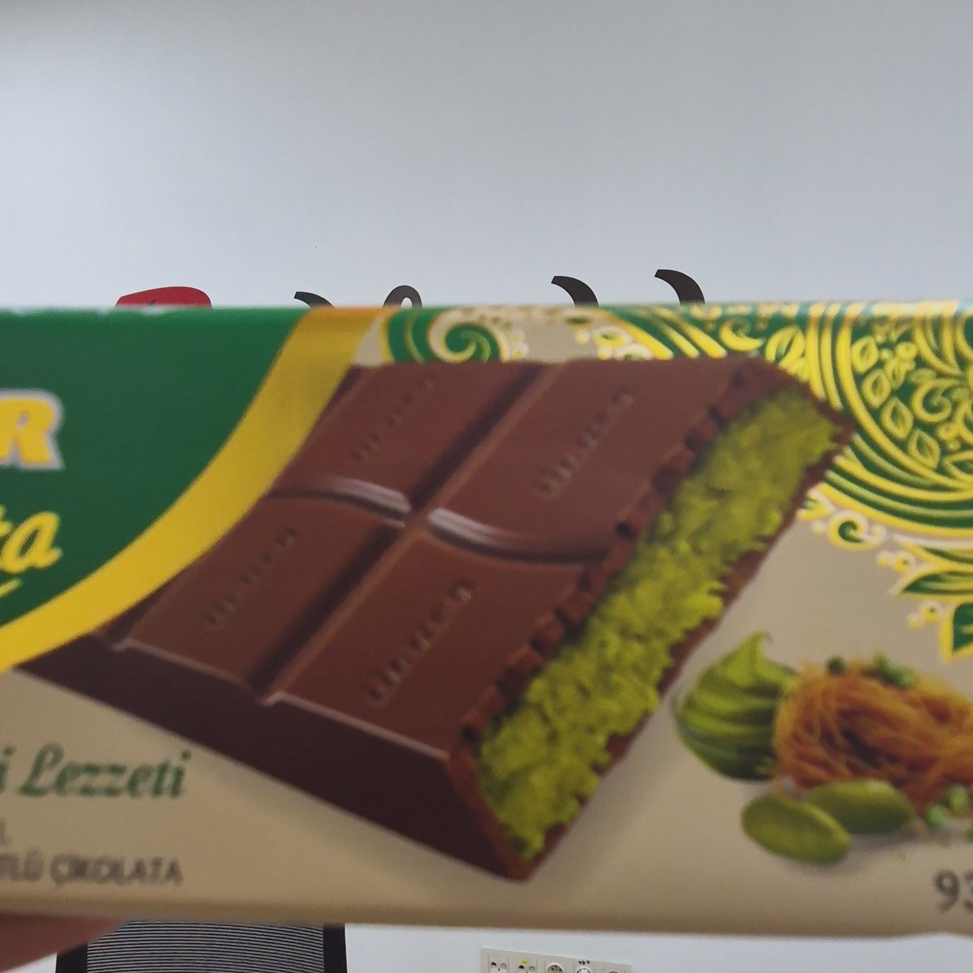 ウルケル ドバイ チョコレート：ピスタチオ＆クリスピー カダイフ バー
