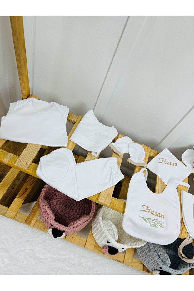 Professional Personalized Newborn Gift Set - 11 Piece - TryAladdin