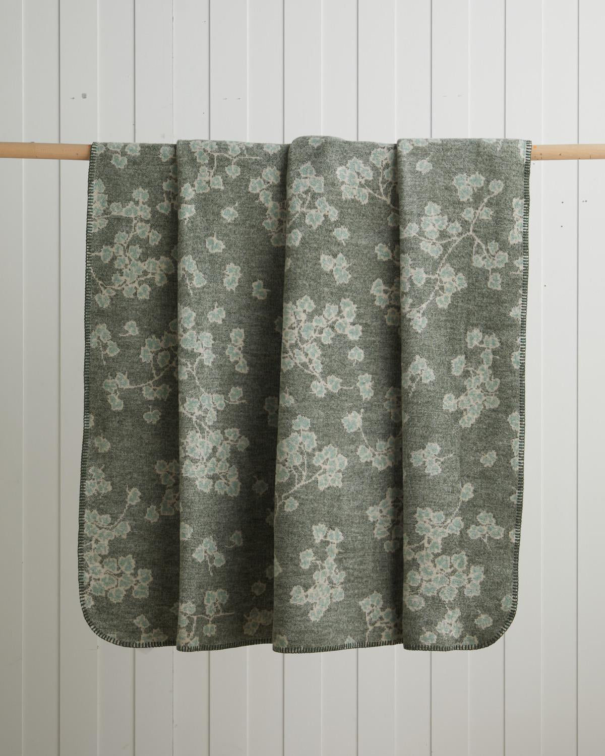 Premium Comfort Cotton Retro Leaf Single Blanket   Khaki
