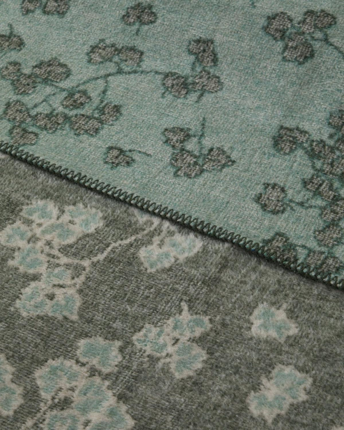 Premium Comfort Cotton Retro Leaf Single Blanket   Khaki