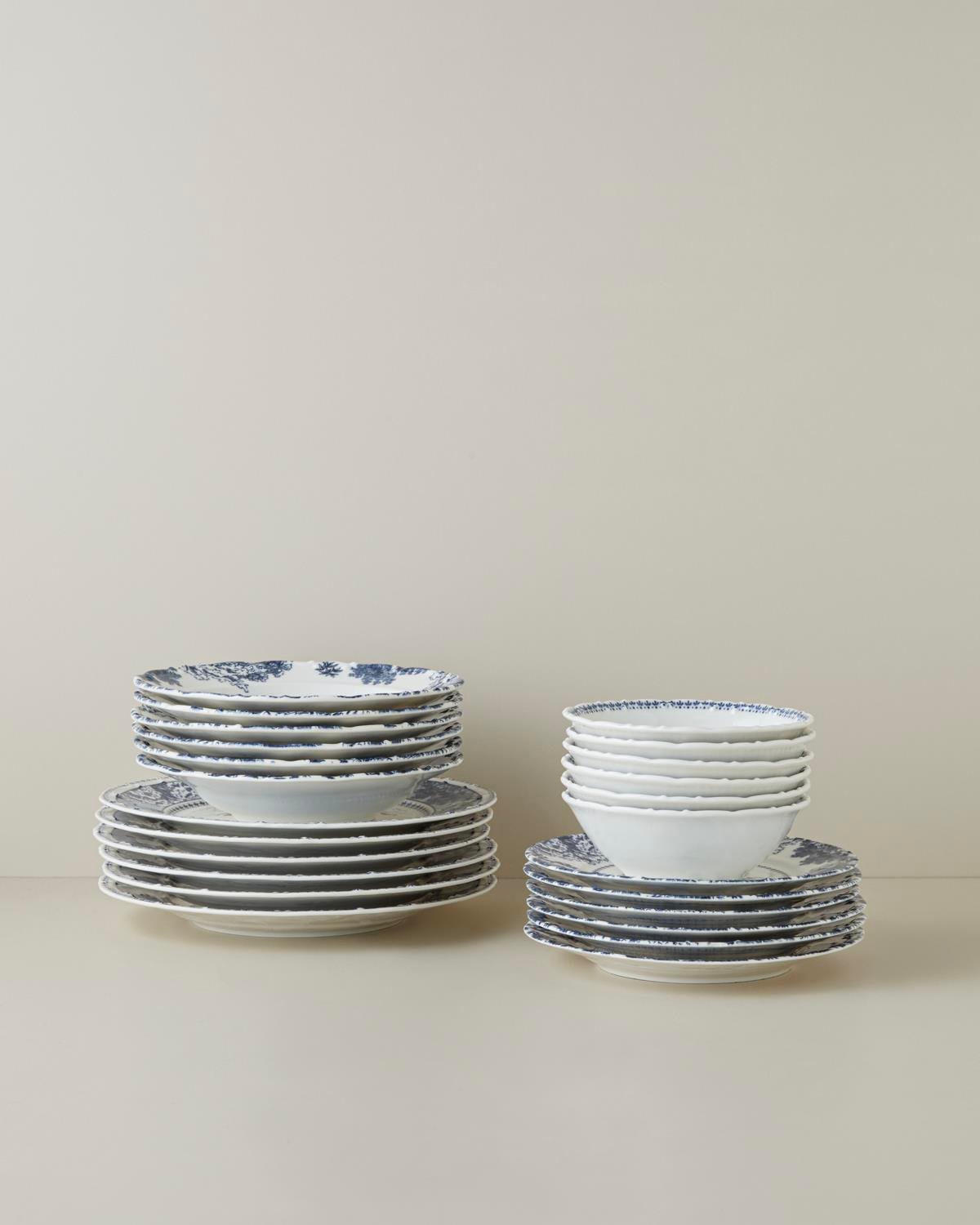 Premium Porcelain Dinnerware Set   24 Piece   6 Person   Navy Blue