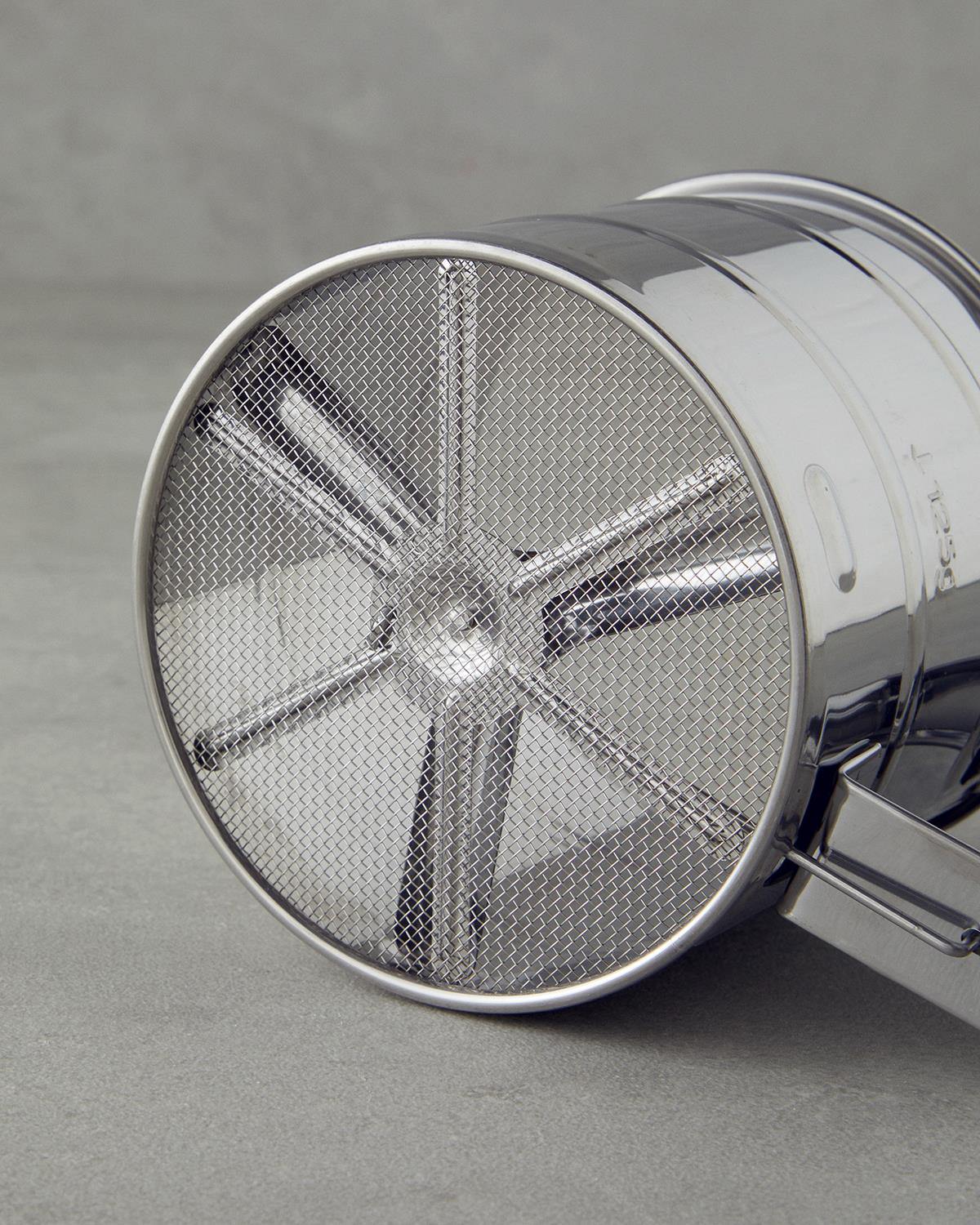 Professional Grade Metal Flour Sifter   10cm   Grey