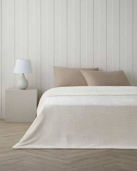 Premium-Supersoft-Double-Bed-Plush-Blanket-Cream-Shiny-Lines