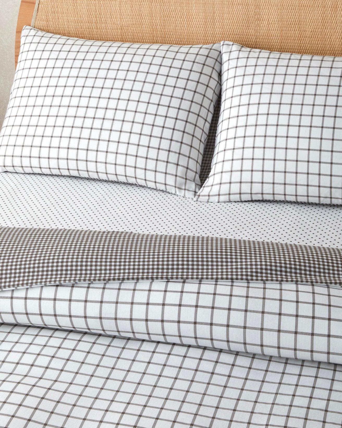 Professional Easy Iron Simple Checks Single Duvet Set Brown