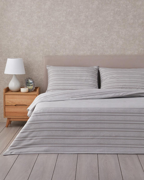 Premium Hospitality Easy Iron Double Duvet Cover Set   Grey   200x220cm