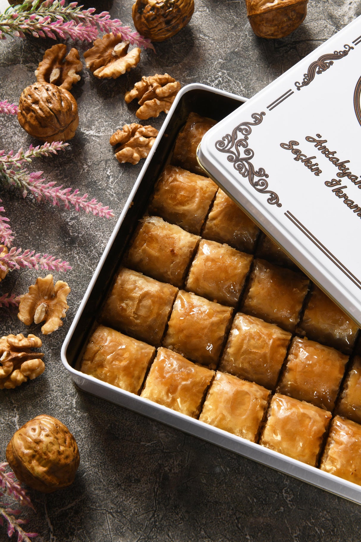 Asi | Special Mini Baklava with Walnut in Gift Metal Box