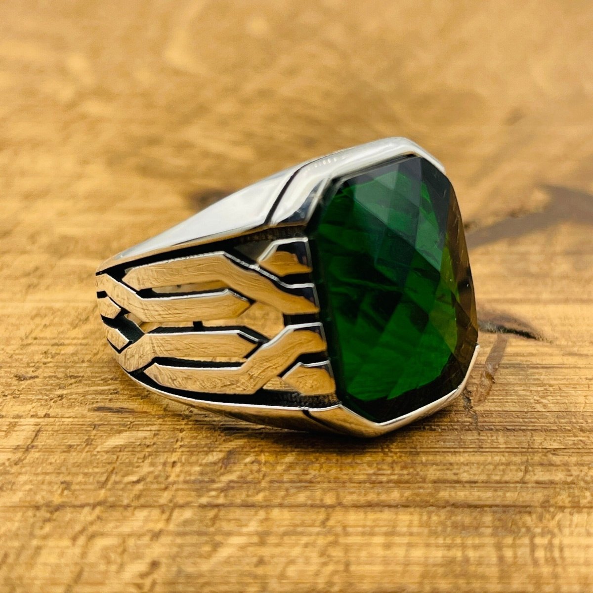 Sterling Silver 925 Handmade Emerald Stone Men's Ring - TryAladdin