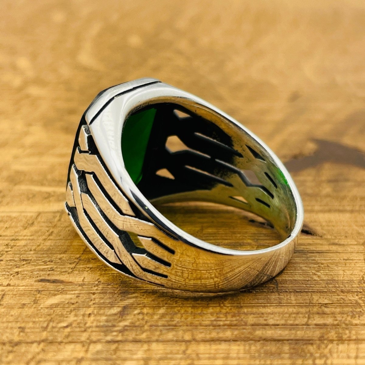 Sterling Silver 925 Handmade Emerald Stone Men's Ring - TryAladdin