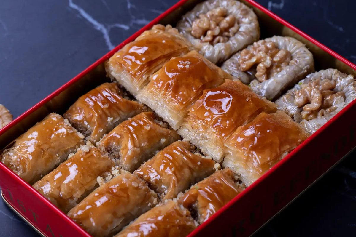 Sukru Efendi 1935 | Assorted Turkish Baklava with Walnut in Gift Metal Box