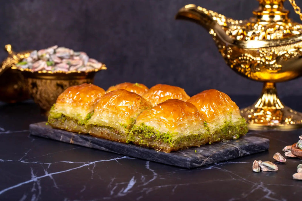 Sukru Efendi 1935 | Less Sugar Turkish Baklava With Pistachio in Gift Metal Box